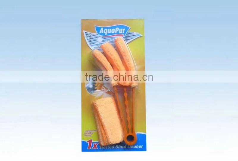 Small plastic hand Microfibre blind duster