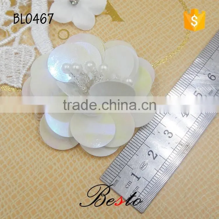 Factory wholesale decorative bead center white flower plastic applique for clothes