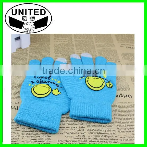 Practical functional winter smart glove for smartphone printed
