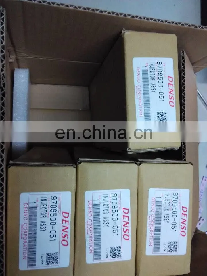 Common rail fuel injector 095000-0882