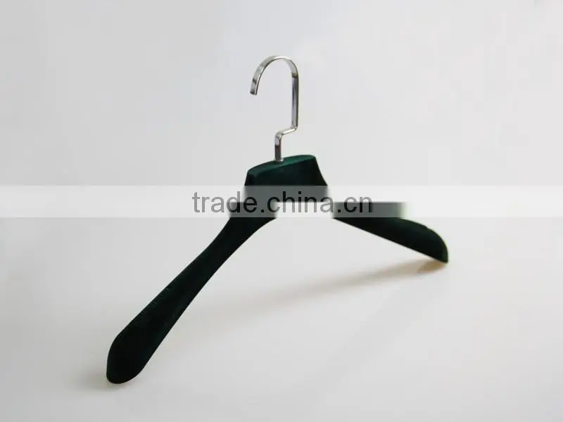 popular velvet flocking hanger with custom velvet color for people