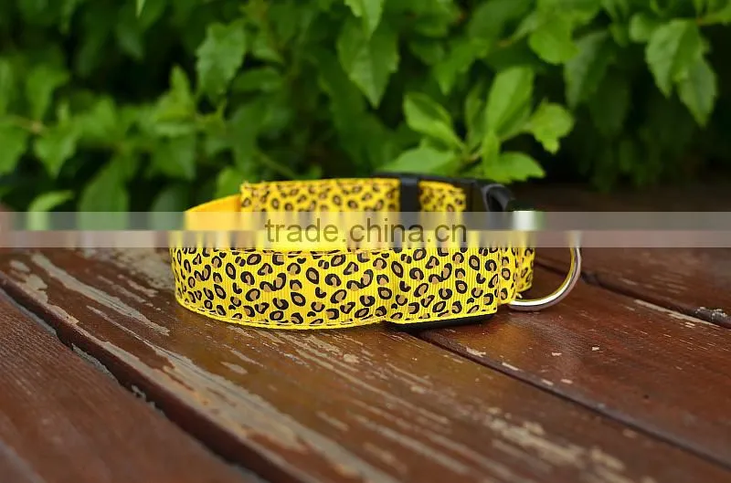 2015 High quanlity LED light dog collar flashing pet collar with leopard print