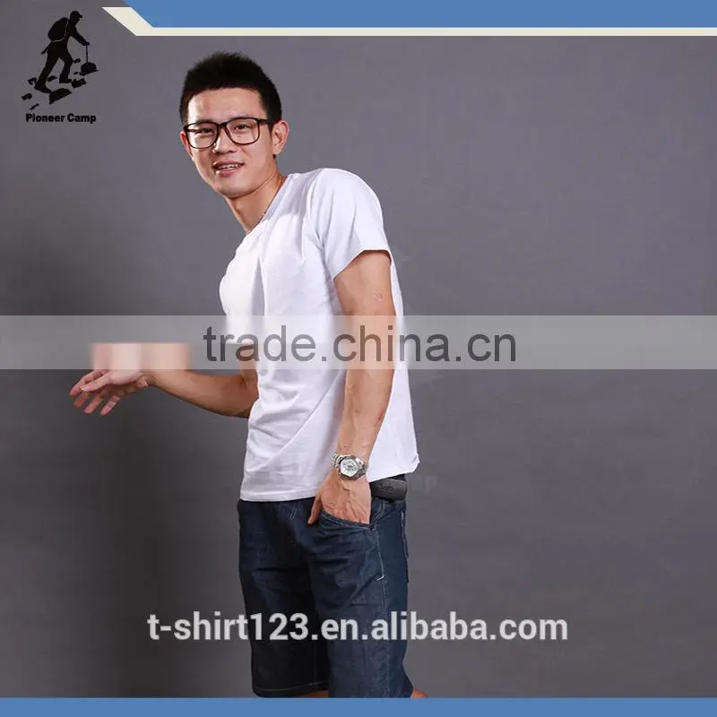 plain white round neck t-shirt