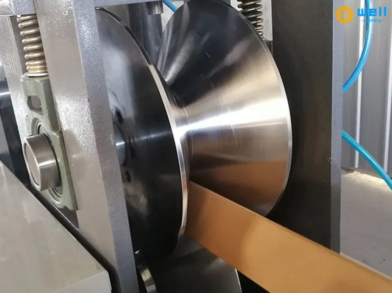 paper-angle-board-protector-machine-19