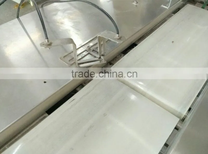 Automatic packing machine inflated snacks food packing machine