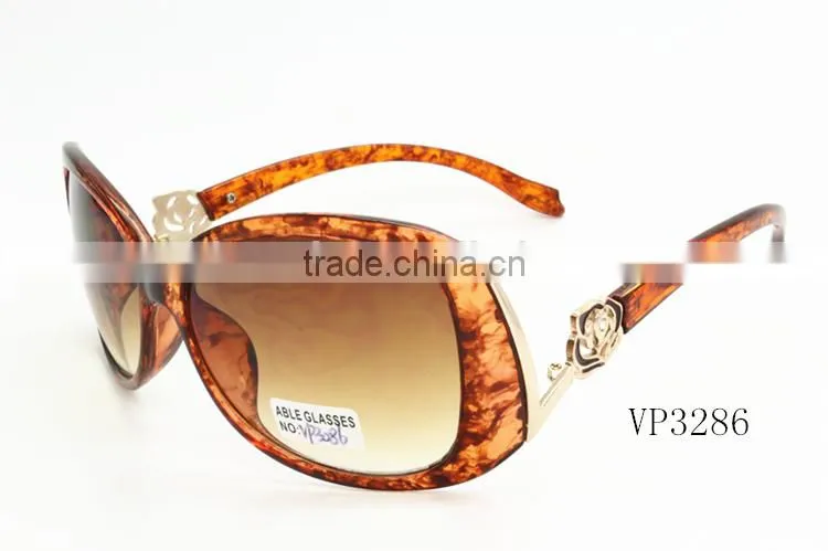 Latest fashion Italian designer brand sunglasses with yourself logo