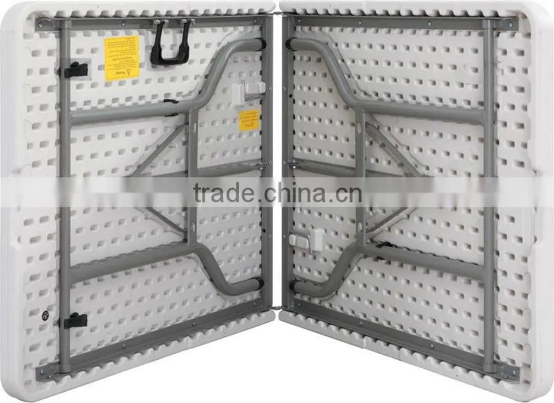 6Foot Outdoor Fold-in-half Table