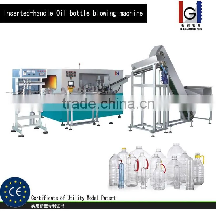 PET blow molding machine with handle pre-insert