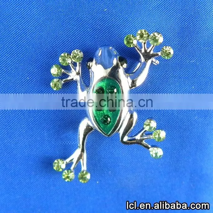 Wholesale custom lapel pins china, low price flower lapel pin