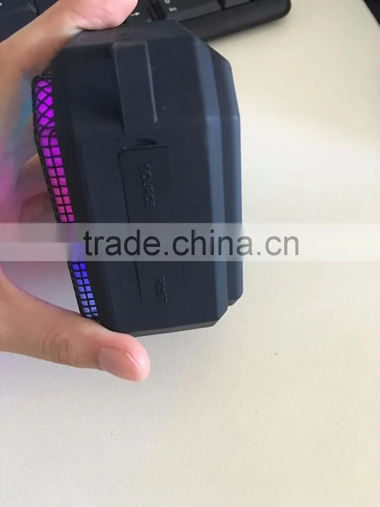 2016 new design led flashing light speaker with wireless bluetooth audio receiver 10000mah power bank