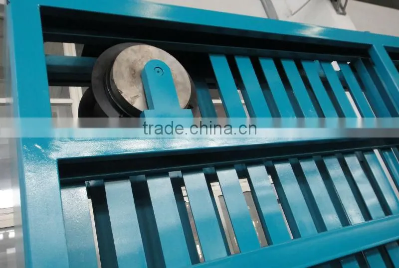 Steel strip accumulator