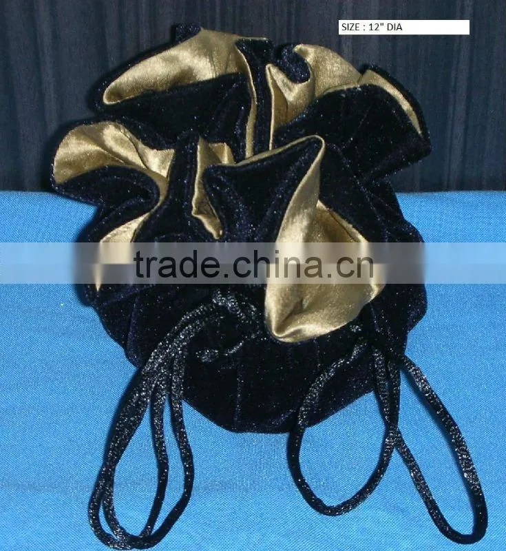 Velvet jewelry wrapper with drawstring