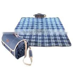 Portable outdoor plastic picnic mat