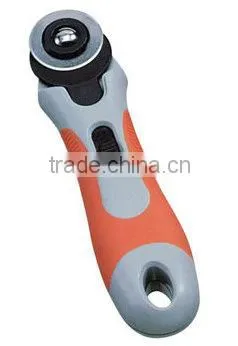 RC-6 NEW ROTARY CUTTER WITH CUSHION GRIP 28mm