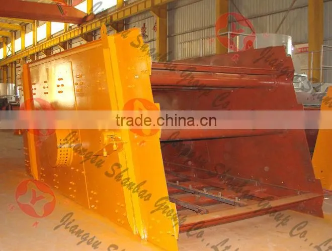 Three deck vibrating screen