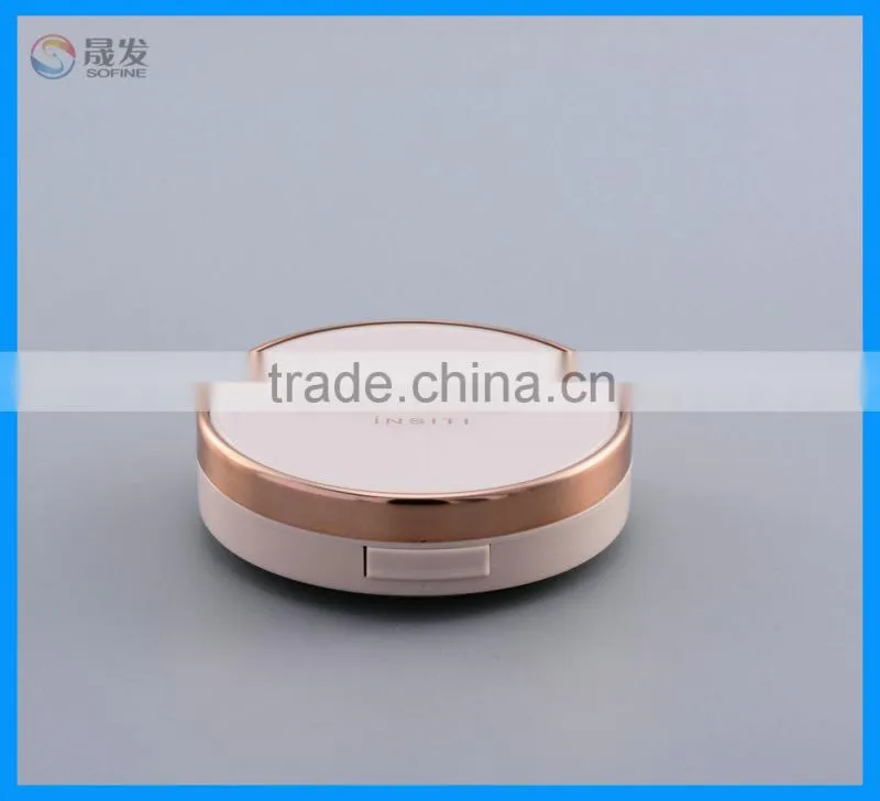 Cosmetic plastic blusher compact