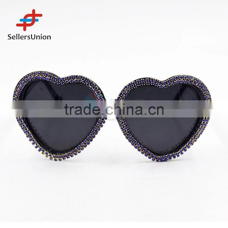 2017 hottest sale No.1 Yiwu export commission agent Promotional loving heart shaped sunglasses