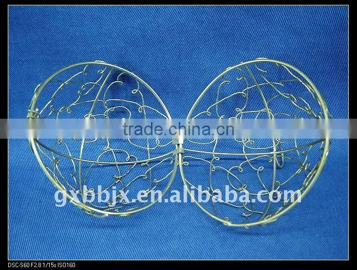 Gold iron decorative bouncy balls set of two