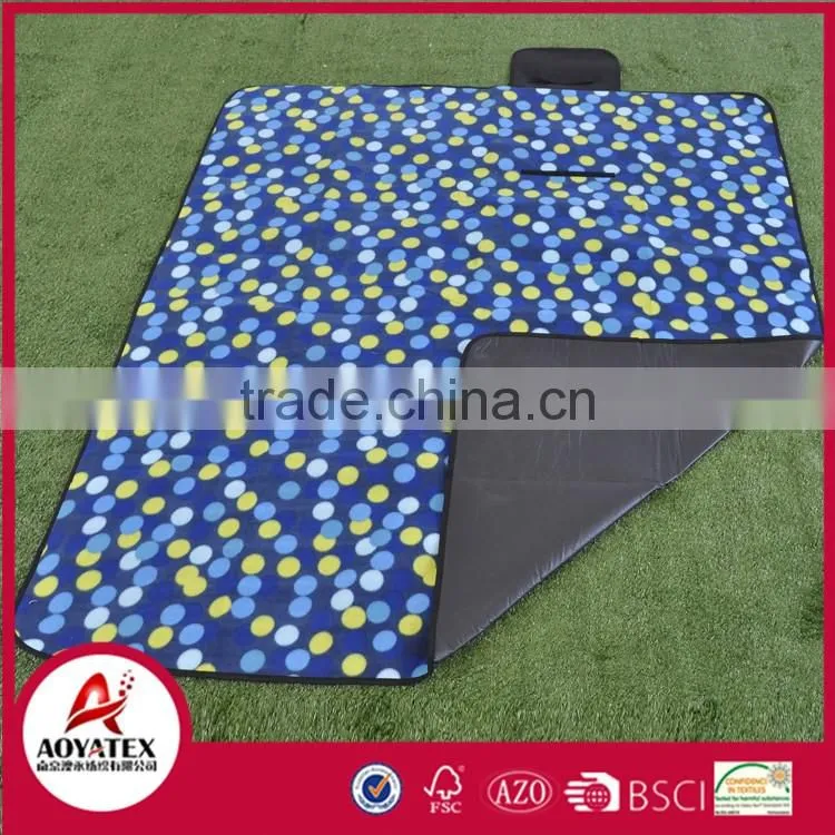 travel blanket suitable size picnic blanket,waterproof fleece picnic blanket with shoulder strap
