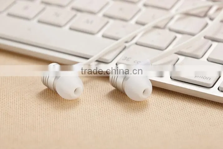 Wallytech W700 Universal headphone With Microphone and Valume control