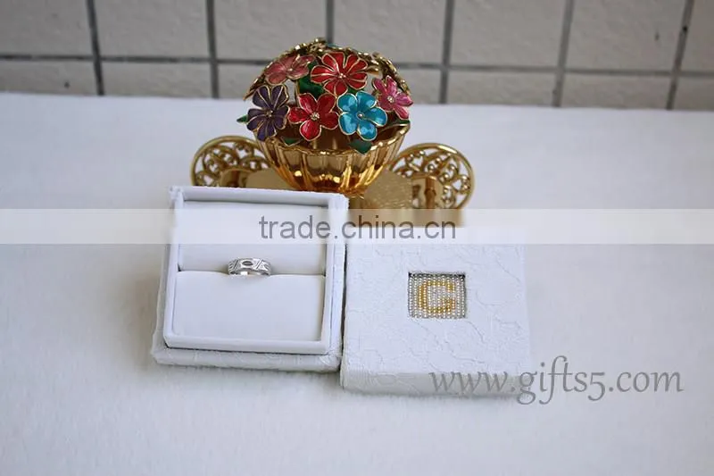 2016 High quality Elegant wedding ring jewelry box with beaded name plate of G