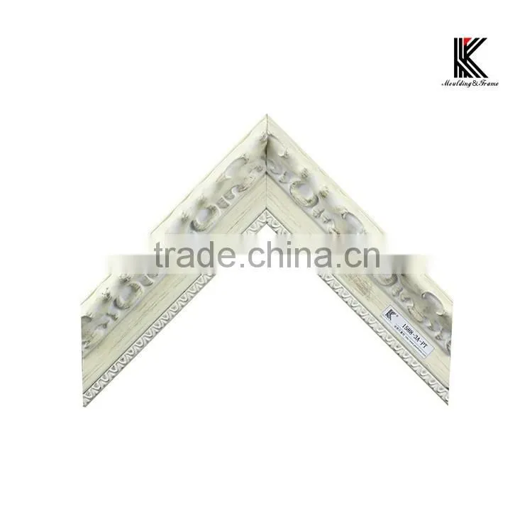 White photo frame moulding