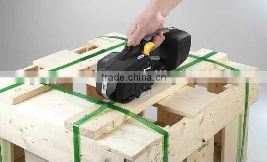 Handheld strapping machine