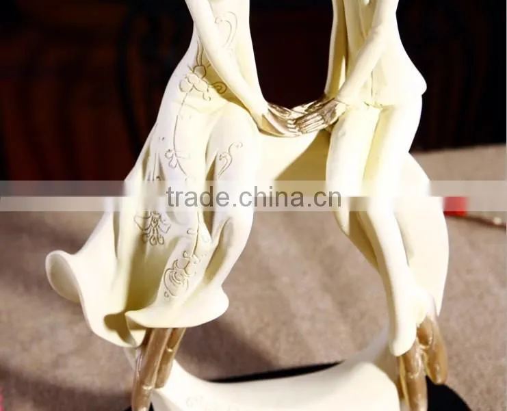 Romantic couple figurine wedding gift box wholesale malaysia