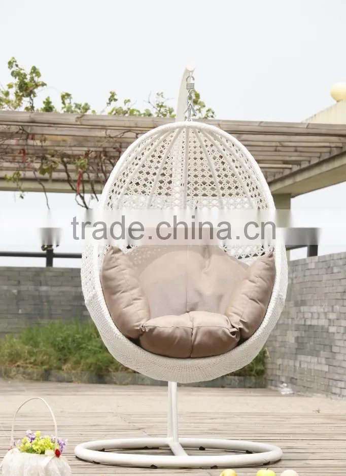 Swing rattan egg chair