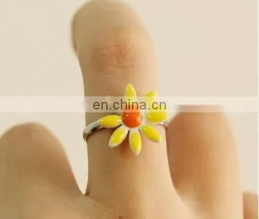High Quality Hot Sale Daisy Rings Bridal ceramics Engagement Ring for Women Jewelry Gift