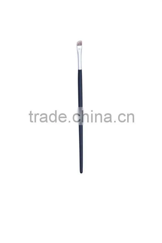 Thin eye shadow brush