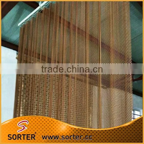 Sorter's hanging woven wire mesh partition