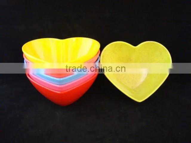 Plastic heart shaped bowl in soild color