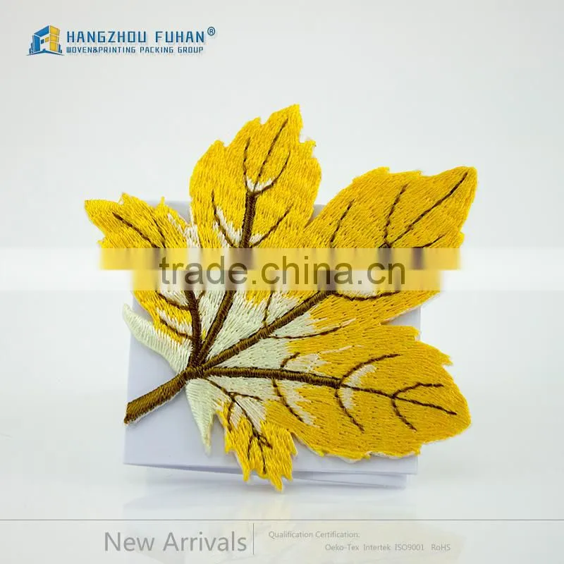 Fashionable Customized Textile Leaf Shape Embroidery Badges