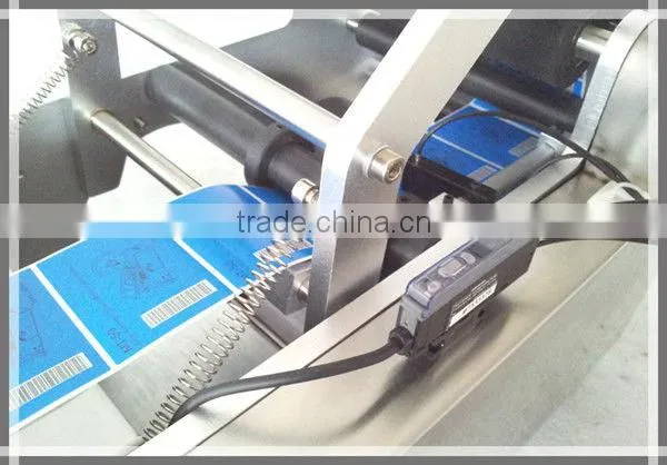 New design Semi-Automatic round bottle labeling machine