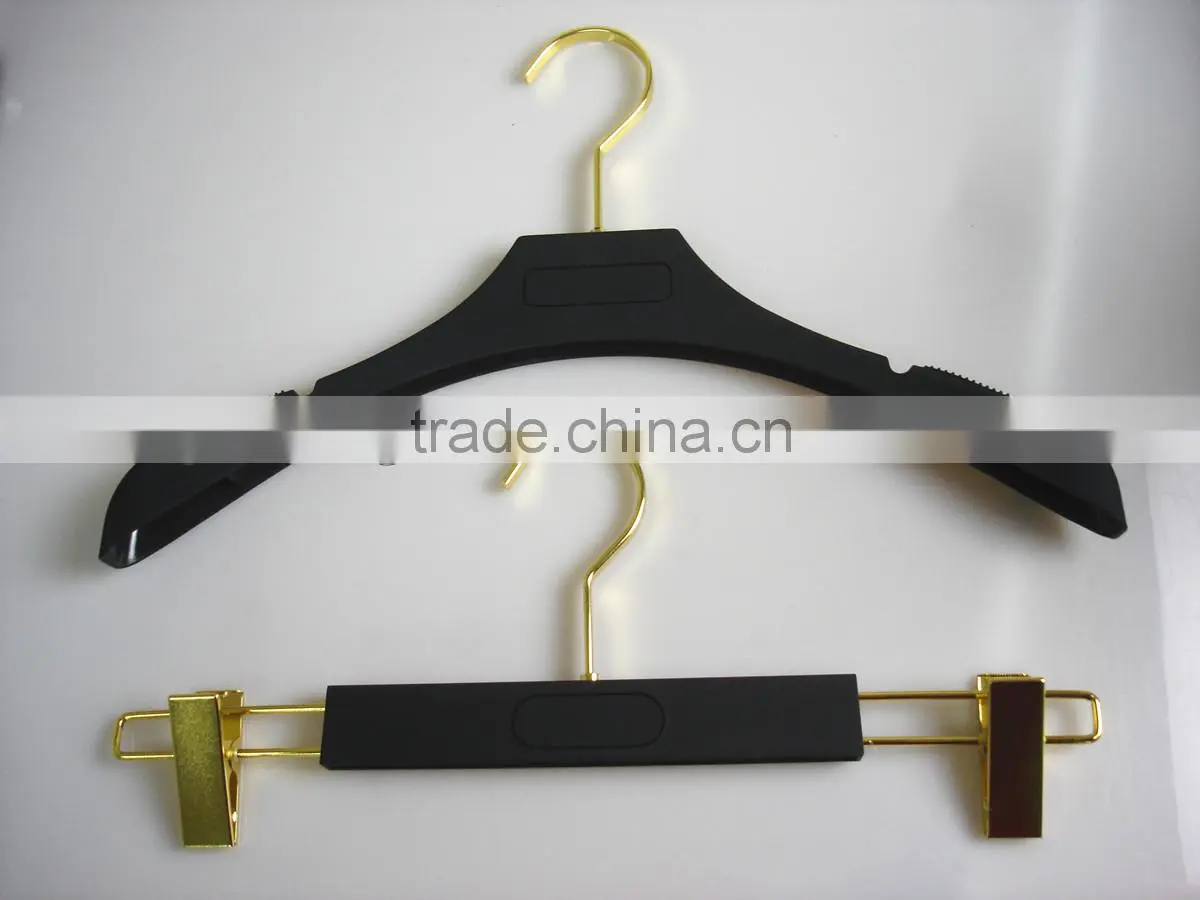 hot selling plastic rubber coated hanger with gold hook