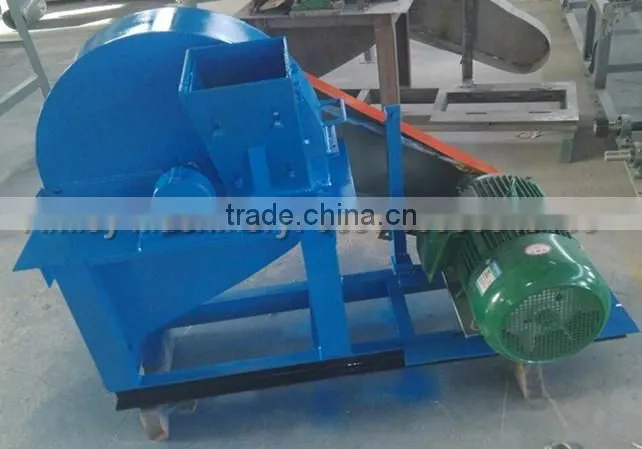 Wood chips making machine