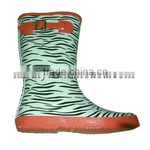 cute dot print plain rubber boots women,durable antiskid rain shoes girls,safe customized gum boots hot sale