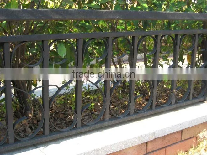 2015 Top-selling hand forged exterior iron fence