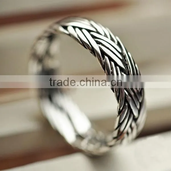 Elegant sterling silver ring with girl
