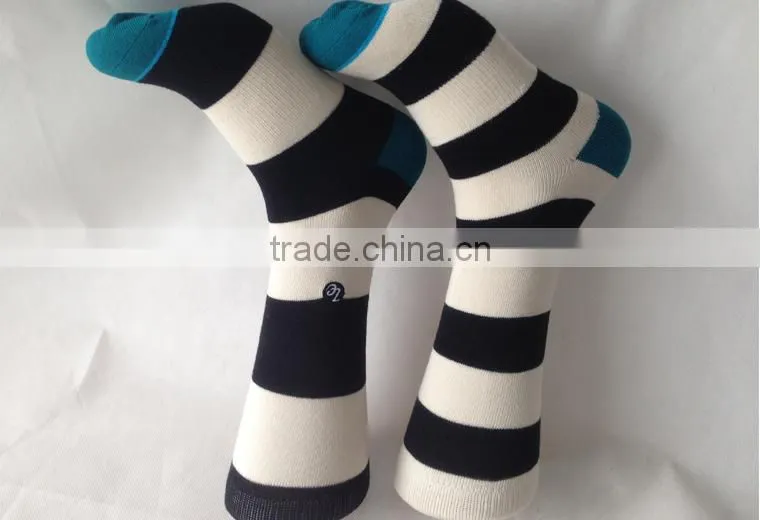 Low MOQ Classical Black and White Thick Combed Cotton Men Cozy Stripes Socks