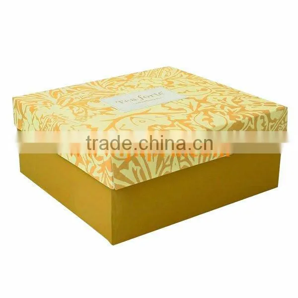 Cardboard corrugated shoes box