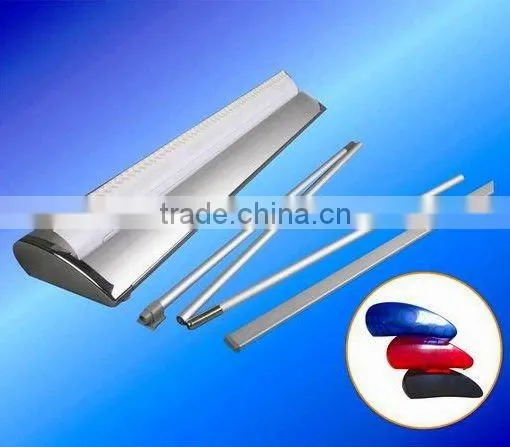 Rolling banner stand