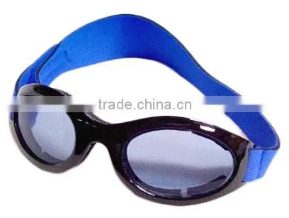 Baby suitable goggle, headband design security to protect the child's eyes, security guarantees