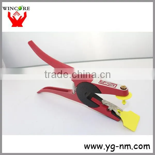 ear tag plier