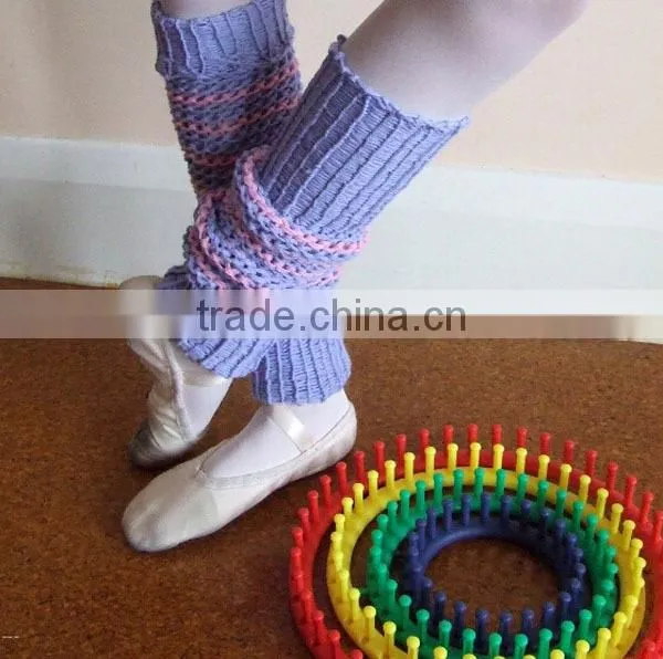 Plastic hand circular knitting machine/knitting loom