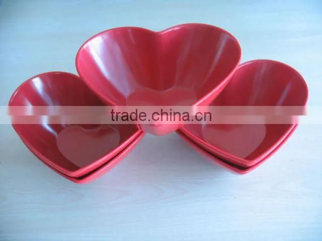 red color melamine heart bowl