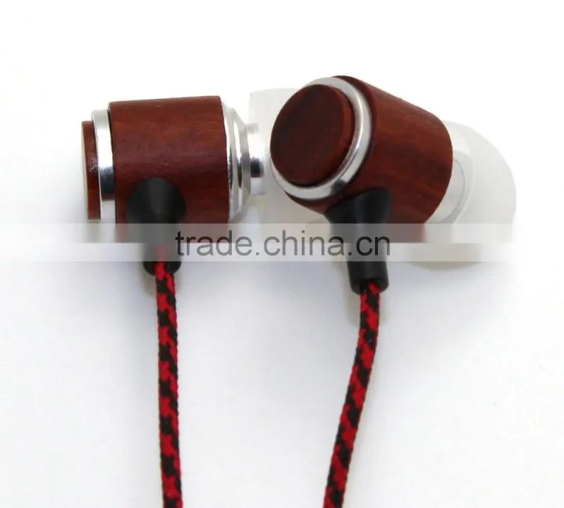 Tot High quality Fashion wood earphone Stereo bass Music earphone for MP3 And tablet PC