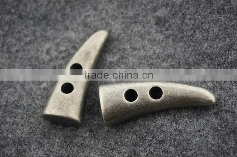 VINTAGE SILVER COLOR RESIN TOGGLE BUTTON