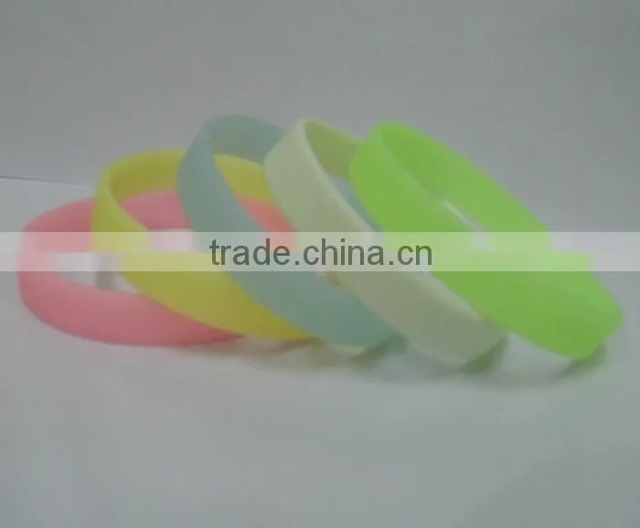 Customized Glow In The Dark Silicone Wristband Cheap Price Wholesale